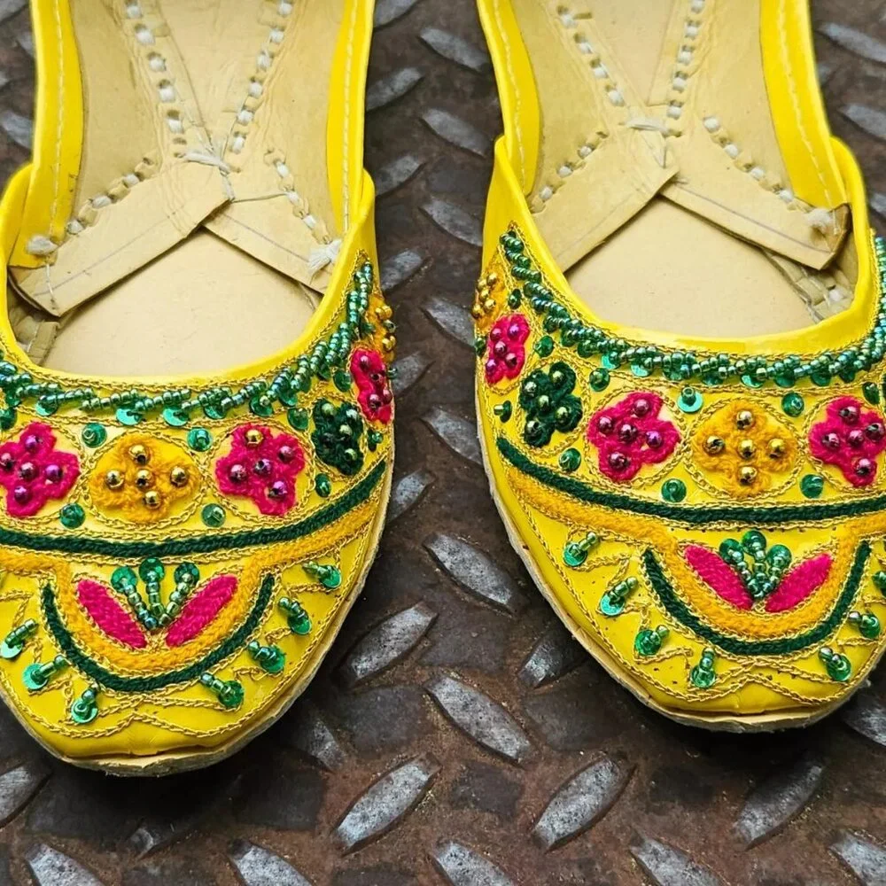 Handmade Khusa Yellow Slip On Leather Sole Embroidery Shoes Size 8 read desc - Picture 3 of 11